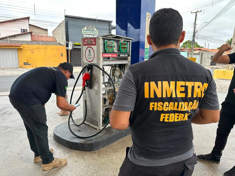 Postos de combustíveis são interditados por suspeita de fraudes em bombas no Piauí
