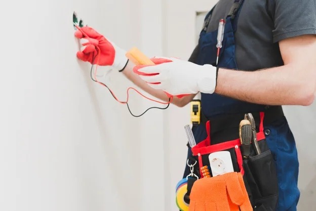 Agosto Vermelho: veja como prevenir acidentes com a rede elétrica