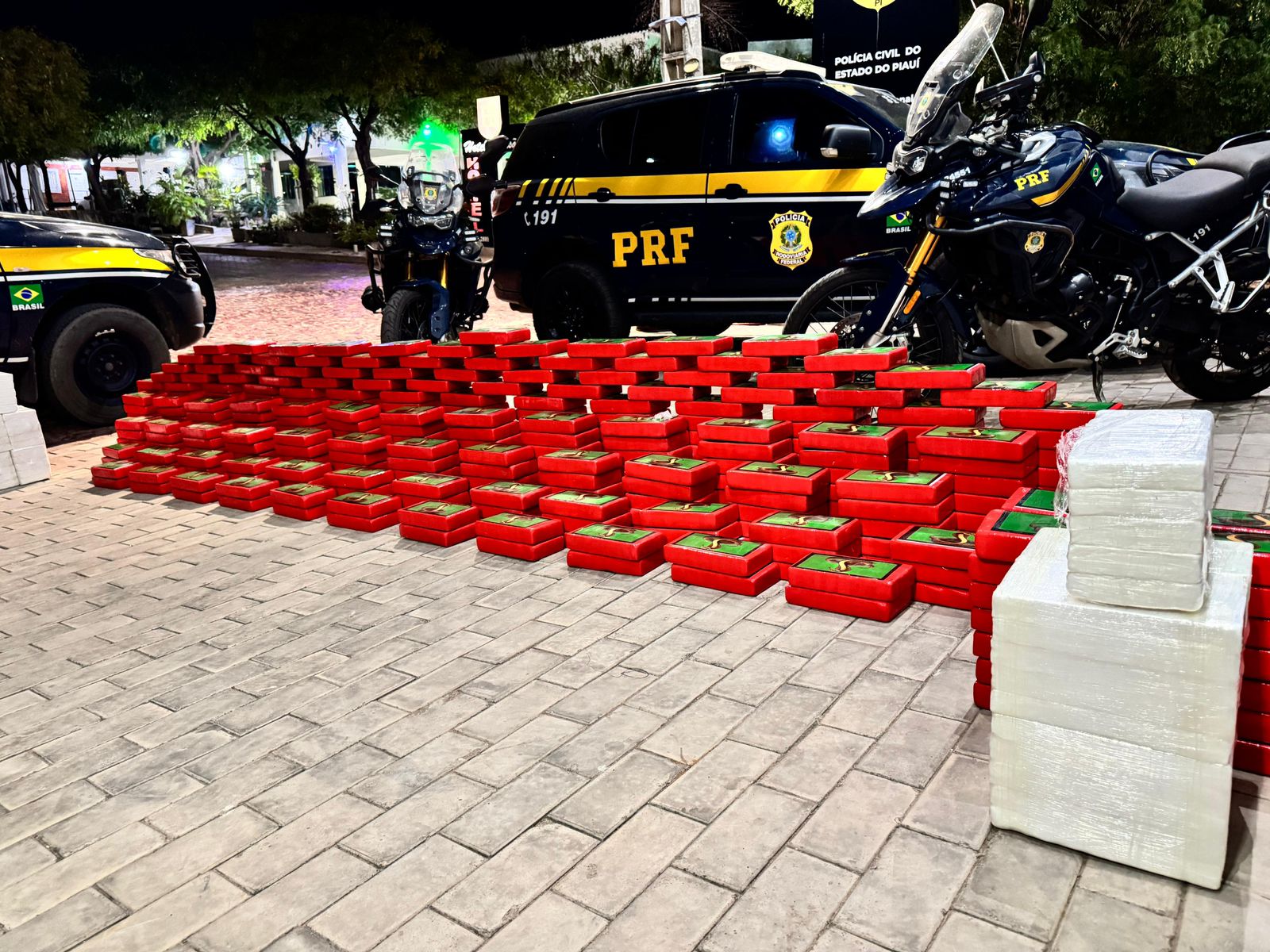PRF apreende quase meia tonelada de cocaína em Manoel Emidio