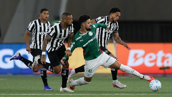 Palmeiras convidou o Flamengo para a liderança