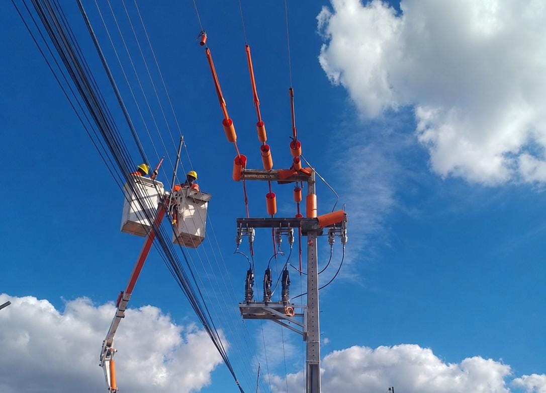 Equatorial Piauí fortalece automação da rede elétrica com instalação de religadores na região Sul do estado