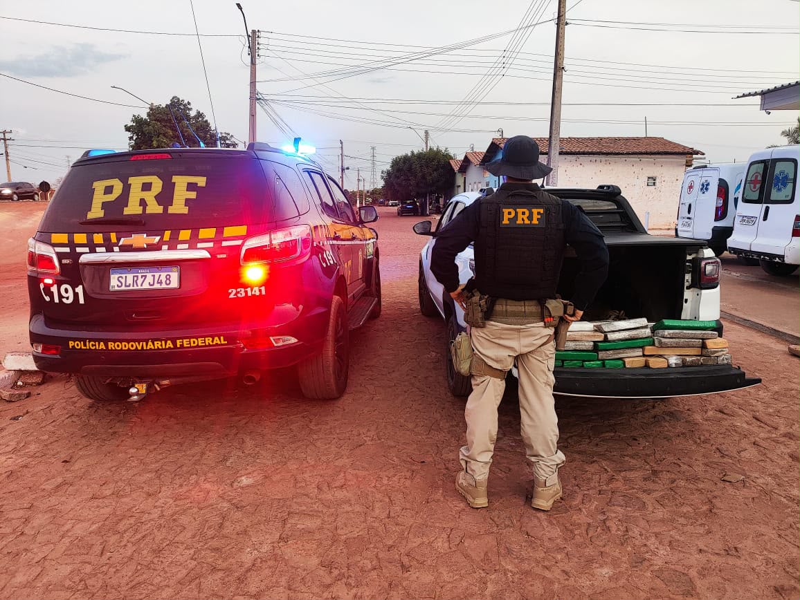 PRF apreende 50 kg de maconha durante fiscalização na BR-316, em Marcolândia (PI)