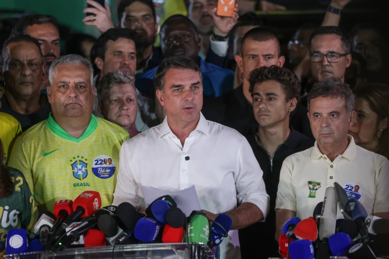 Flávio Bolsonaro contesta resultado da eleição e diz que pedirá anulação